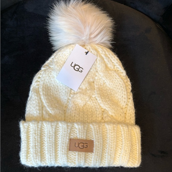 UGG Accessories - Women's UGG Cable Beanie with Palm - One Size NWT